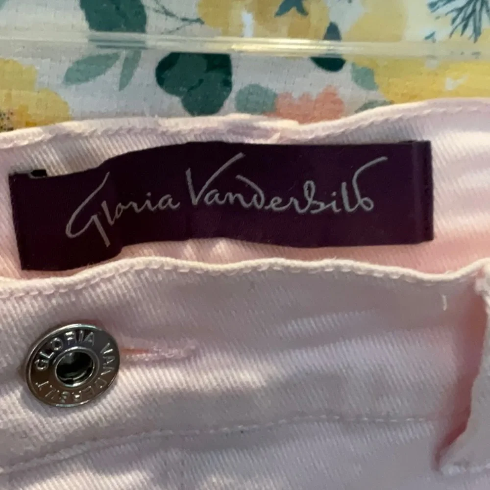 Gloria Vanderbilt Amanda Jeans. Size 10 Short Light pink EUC - Picture 2 of 14